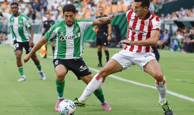 2-1，61岁巴尔韦德发威：率队掀翻贝蒂斯，豪取3连胜逼近西甲榜首