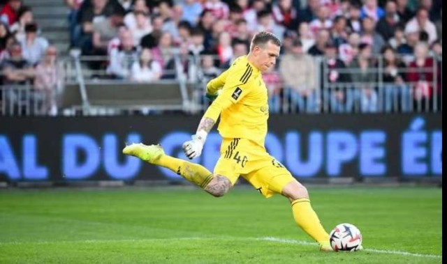 34岁老门神压哨转会！维拉截胡利兹联签下法甲功臣，大马丁离队倒计时？