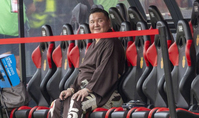 巴萨遭遇平局，皇马强势领跑西甲积分榜