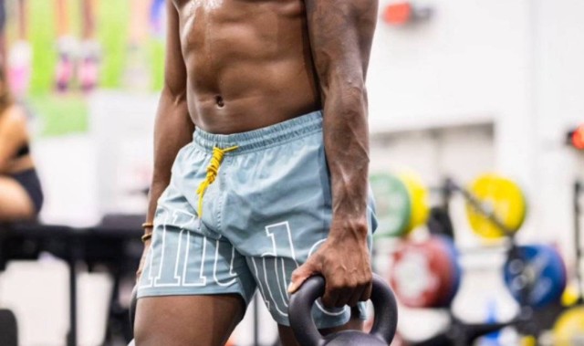 曝曼联320万抛售滕哈格首签！左闸竞争激烈，大英卡洛斯减肥迎战