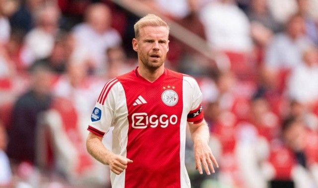 33岁曼联前锋韦格霍斯特利助阿贾克斯欧冠连胜3轮