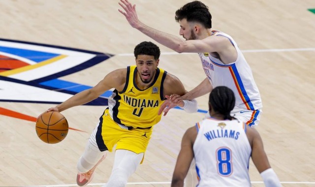 哈里伯顿全场0运动战进球仅4分 麦康奈尔神奇发挥难救主