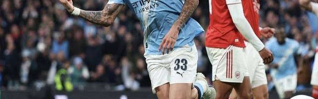 2:0！5分钟双响，21岁小将助曼城夺第9冠，阿森纳四冠王梦想告破