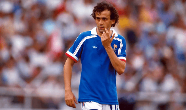 盘点足球史上15位最伟大的10号，齐达内排名第五，前三实至名归