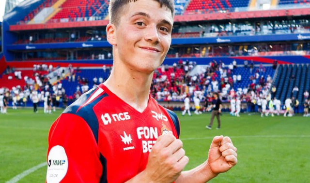 曝曼联或500万签中场小妖！6场3球1助攻，他有儿魔梦尤其敬仰弗爵