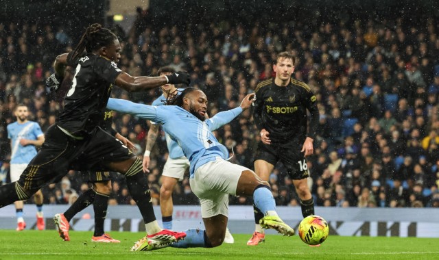 从非联赛到欧冠：塞梅尼奥加盟曼城，冲刺芬南二十年“全能王”纪录