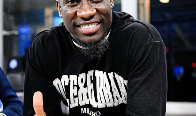 国米有意回签奥纳纳，或与曼联争比利时新星！唐纳鲁马惊人工资曝光