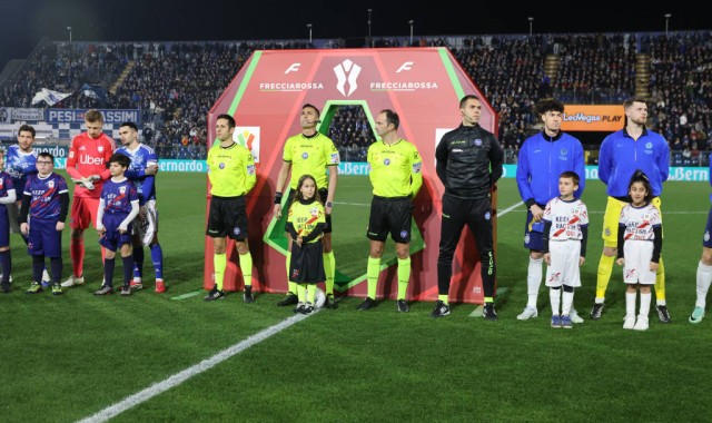 意甲炸裂！科莫5-0血洗比萨，法布雷加斯独霸第四，欧冠梦想不再遥远！