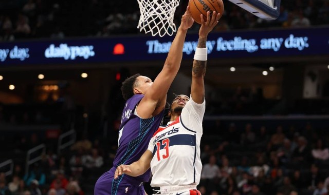 三球37+8+7克尼普尔28分 黄蜂击败奇才