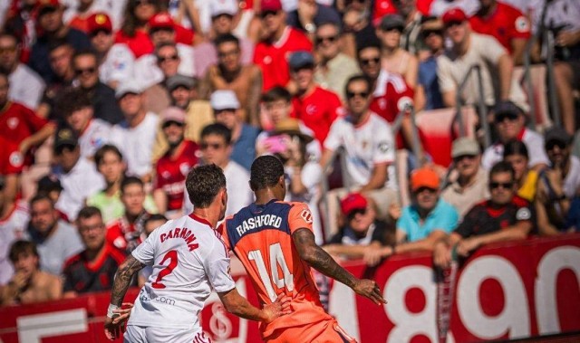 4-1爆冷夜！巴萨点球踢飞送皇马登顶，拉什福德西甲首球难救主