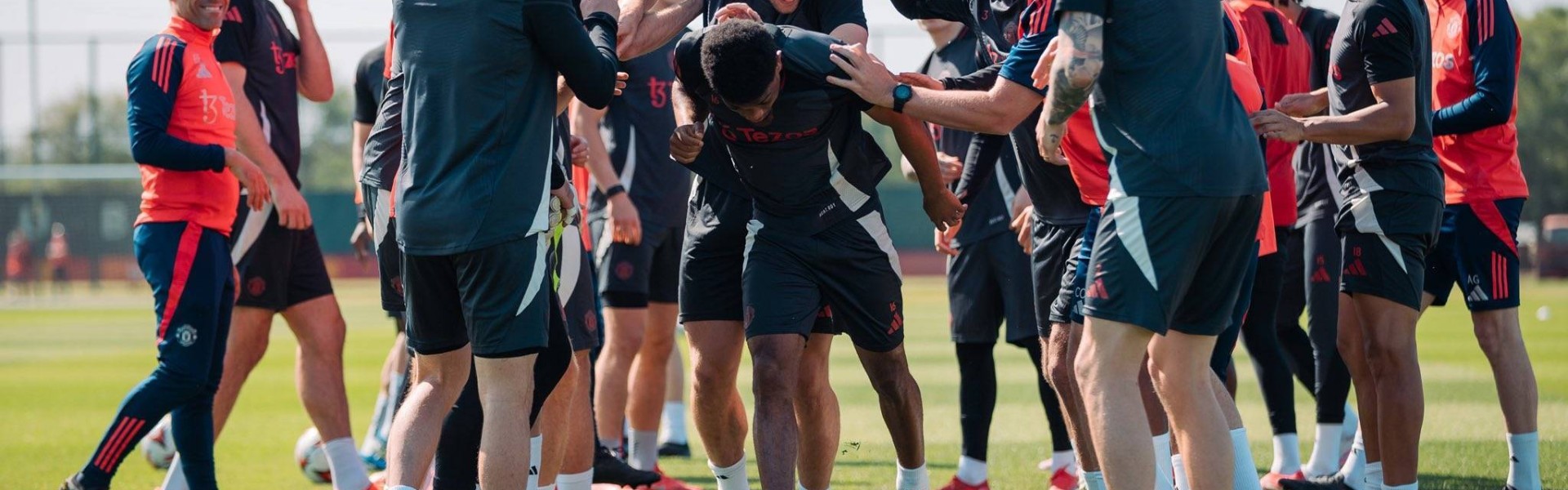 曼联迎两大利好！官方：阿玛德、德里赫特恢复全队合练