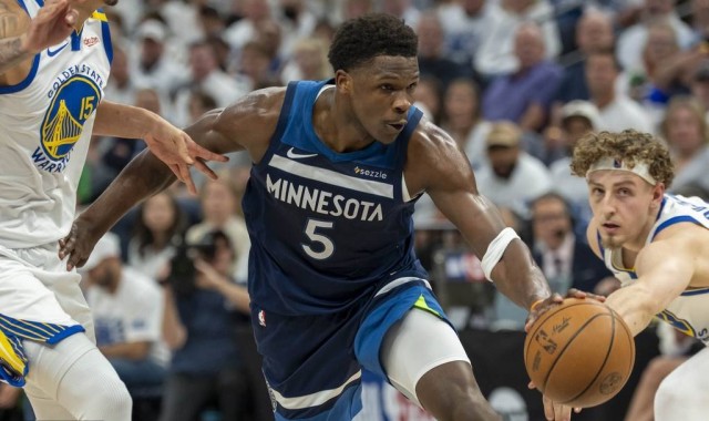 爱德华兹带伤20+9库里缺阵 勇士不敌森林狼总分1-1